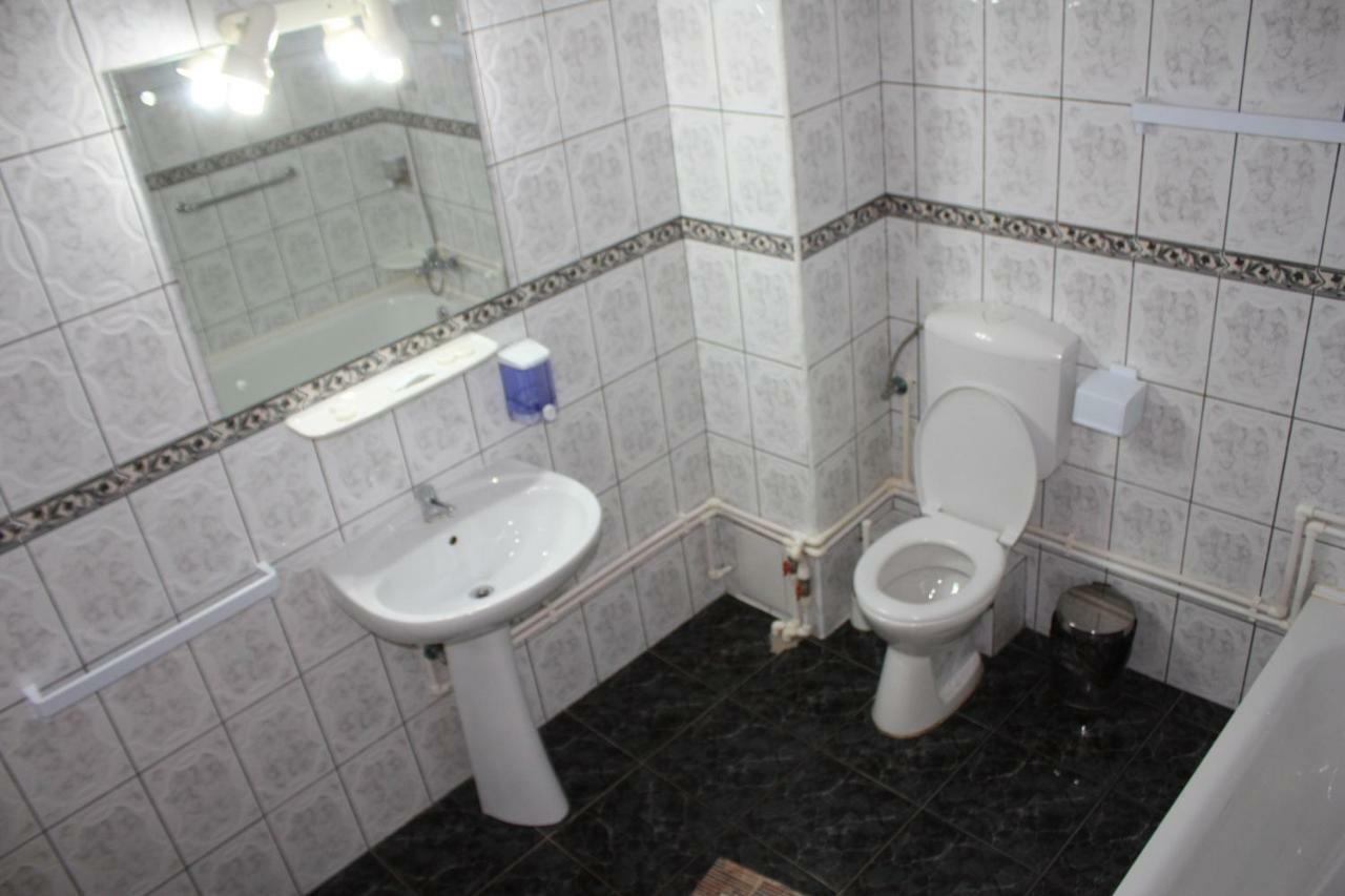 ホテルVila Mihail Buşteni エクステリア 写真
