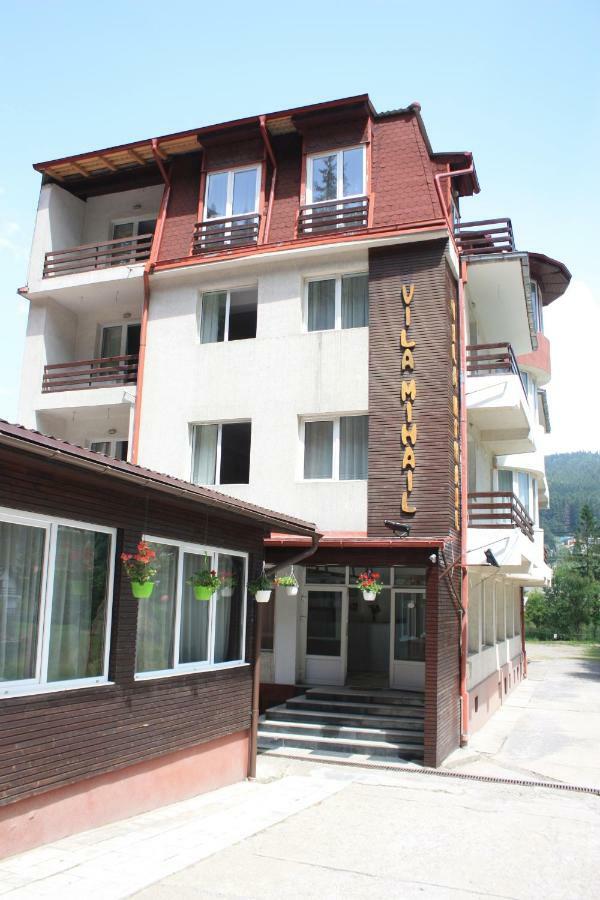 ホテルVila Mihail Buşteni エクステリア 写真